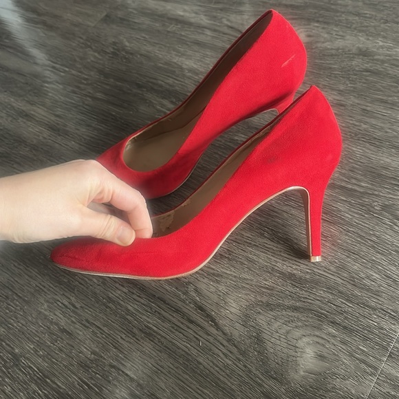 Red Pumps - Picture 4 of 4